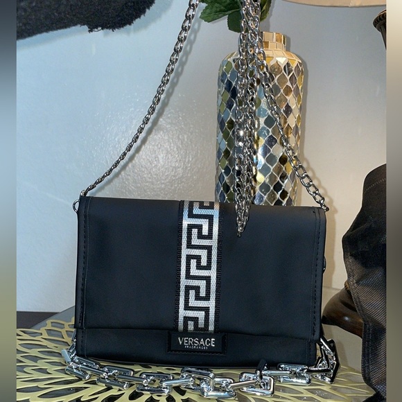 Versace - Picture 5 of 13